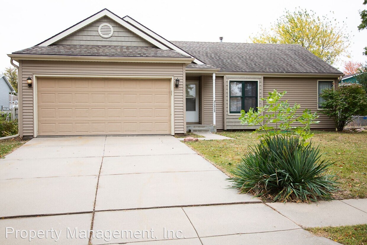 Primary Photo - 3 br, 2 bath House - 2323 W. Laguna Rd