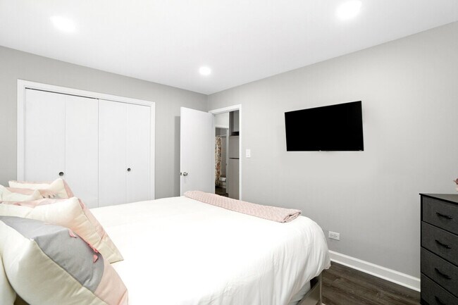 Foto del edificio - 570 E Higgins Rd