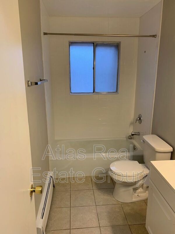 Building Photo - 2855 Montebello Dr W