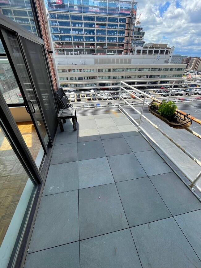 Foto del edificio - 102 Brookline Ave