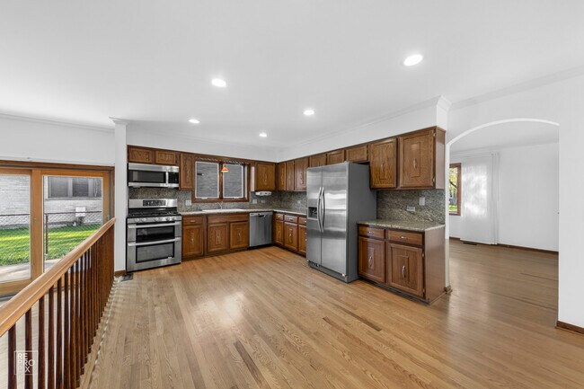 Building Photo - 729 S McKinley Ave
