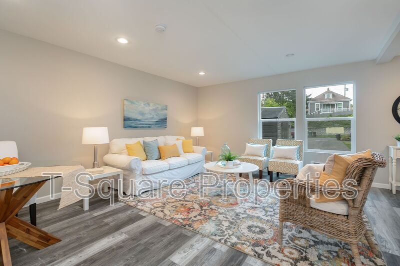 Foto principal - 7748 Corliss Ave N