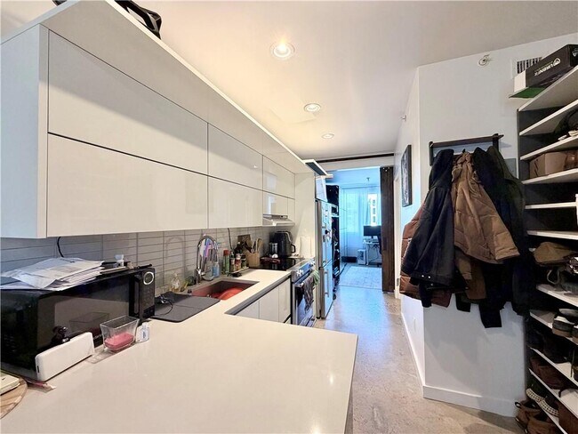 Foto del edificio - 651 New York Ave