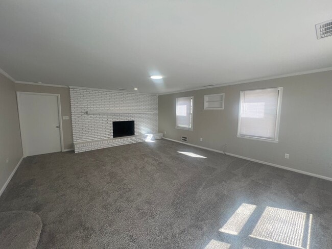 Foto del edificio - Welcome to this charming 3-bedroom, 1.5-ba...