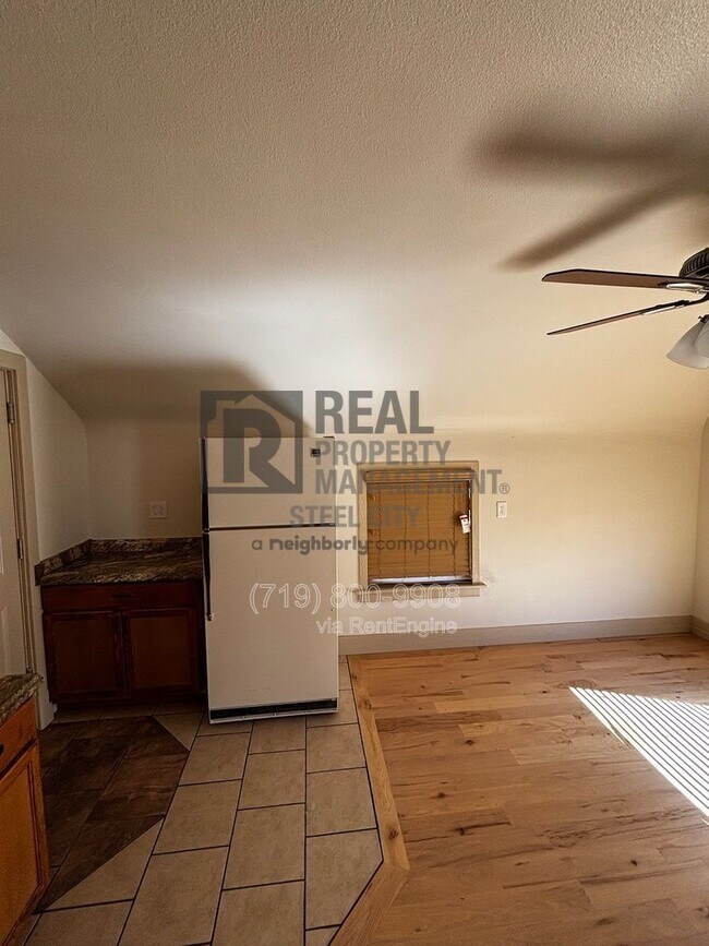 Foto del edificio - 902 W 11th St