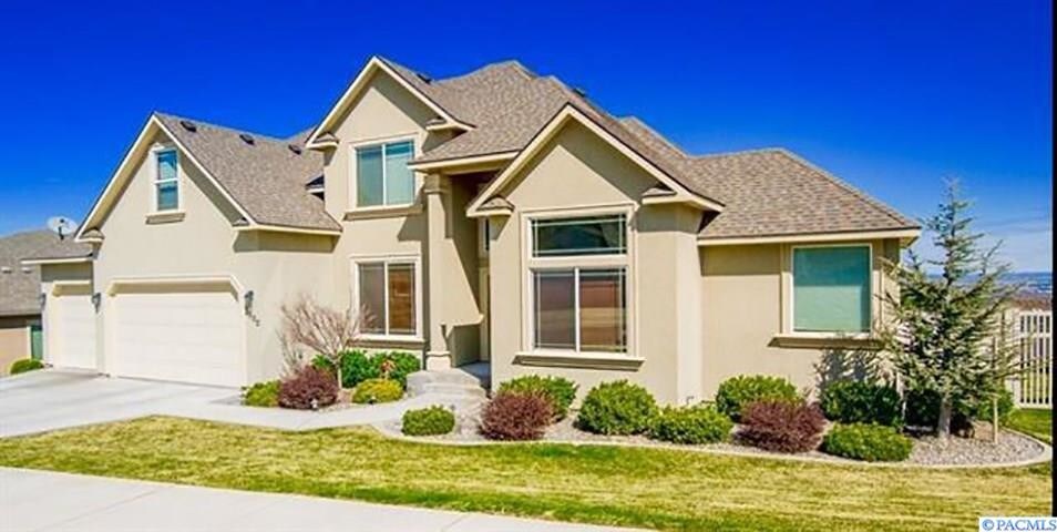 Primary Photo - Beautiful Canyon Lakes Home with a View