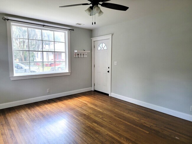 Foto del edificio - 715 E 35th St