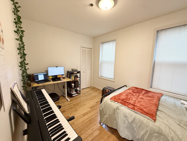 Building Photo - 110 Chester St