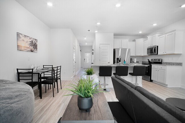 Building Photo - 22 Leviathan Ct N