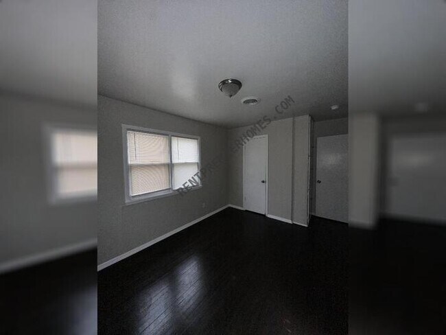 Building Photo - 901 NW 89th St