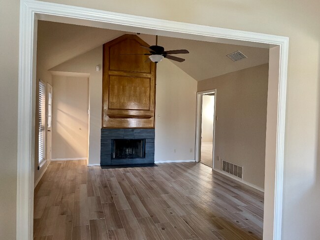 Building Photo - 2020 Falcon Ridge Dr