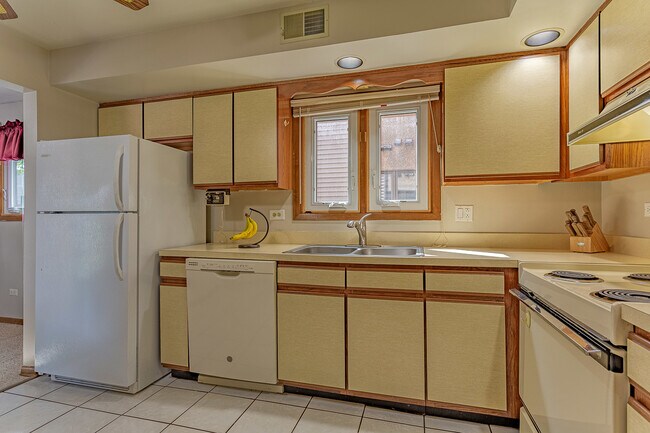 Foto del edificio - 821 Oakton St