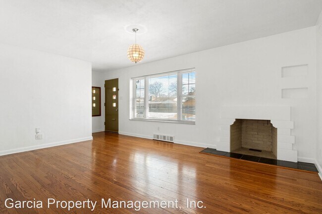 Building Photo - 2 br, 2 bath House - 5943 Childress Ave.