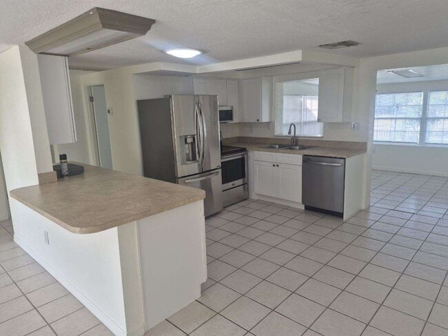 Building Photo - 13333 Neptune Dr