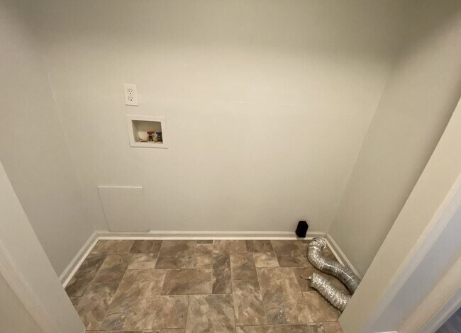 Building Photo - 379 Carver Cir