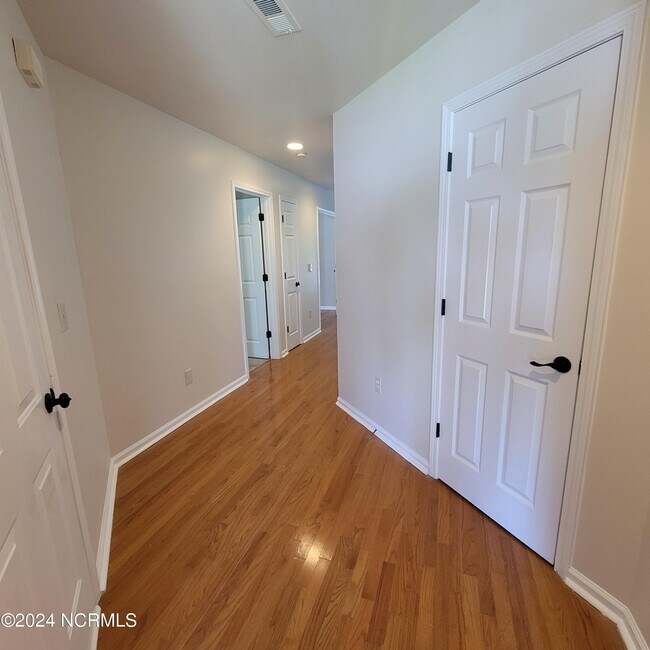 Building Photo - 7800 Cypress Island Dr