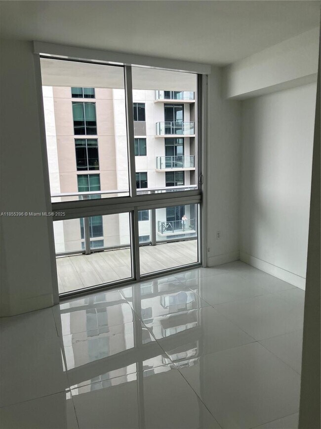 Foto del edificio - 1010 SW 2nd Ave