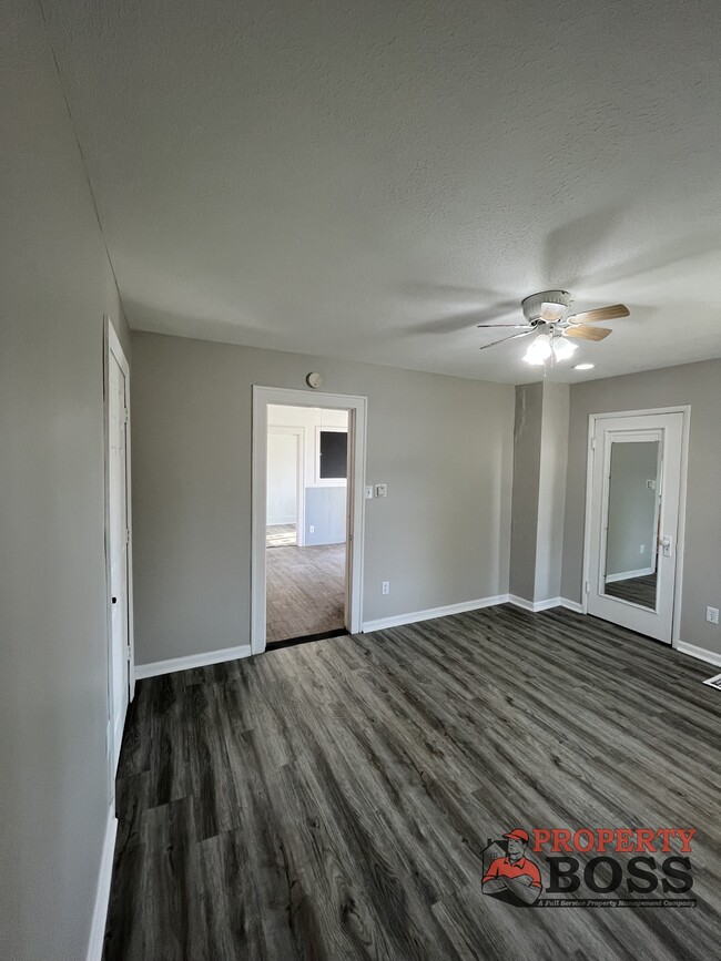 Building Photo - 1701 Elston St