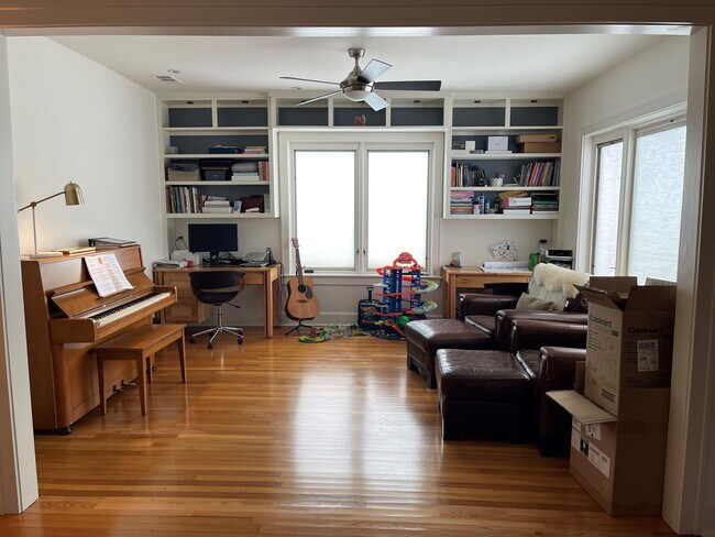 Building Photo - 327 Parland Pl