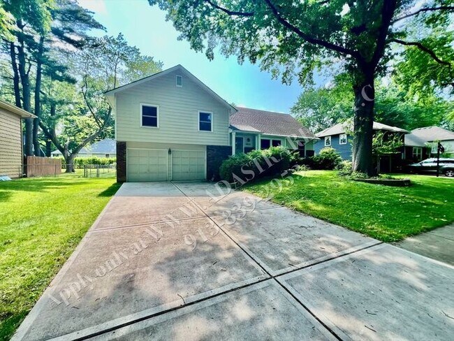 Foto del edificio - Lovely Home In Nall Hills-Available NOW!