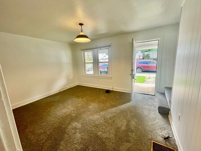 Foto del edificio - 2 Bedroom 1 Bath- Coraopolis PA (MOON SCHO...