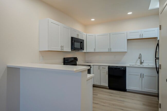 Foto del edificio - 315-317 E Lester St