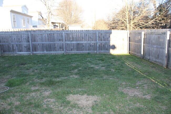 Level, fenced back yard - 1685 Sails Way