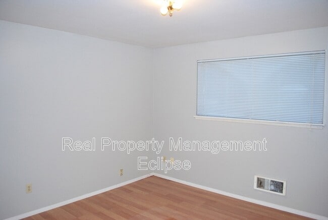 Foto del edificio - 6130 W Beech St