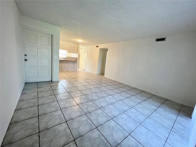 Foto del edificio - Charming 2-Bedroom, 2-Bathroom Condo in As...