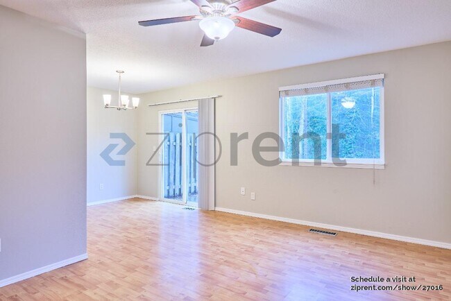 Building Photo - Unit