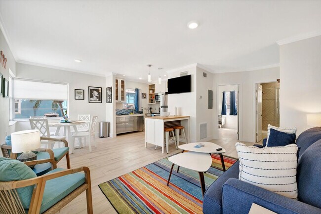 Building Photo - 483 E Shore Dr