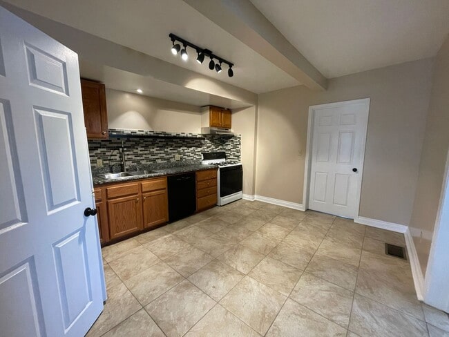 Building Photo - APT 190 CRAIG