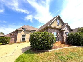 Building Photo - 423 Antietam Dr