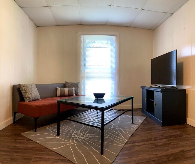 Furnished living room - 314 Ives Ave