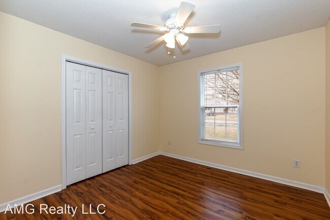 Building Photo - 3 br, 2 bath House - 315 E Gilbreath St