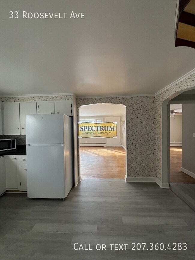 Foto del edificio - 33 Roosevelt Ave