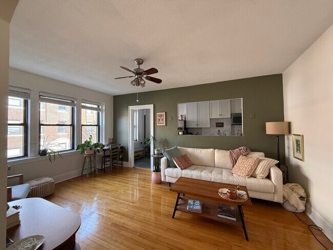 Foto del edificio - 145 Englewood Ave