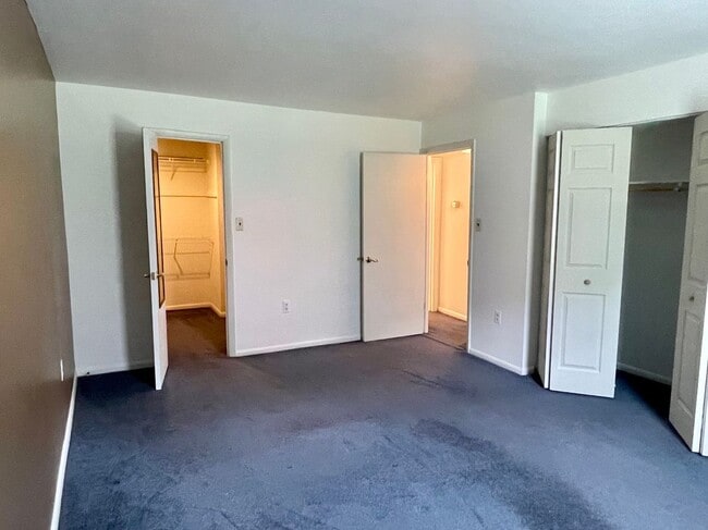 Building Photo - 1954 Kennedy Dr