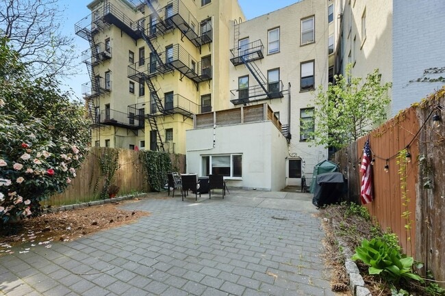 Building Photo - 1017 Park Ave