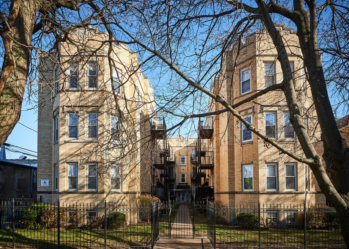 Primary Photo - 6345 N Washtenaw Ave