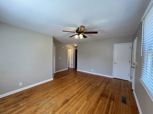 Foto del edificio - COMING SOON! 2 Bedroom Duplex Close to MTSU & Downtown Murfreesboro