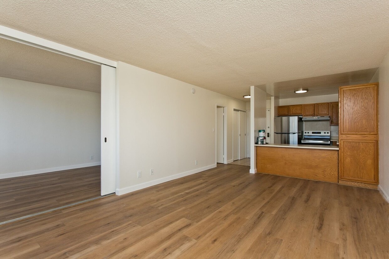 Move-In Ready 1BR in Downtown Honolulu | Parking Included | Stunning Views - Move-In Ready 1BR in Downtown Honolulu | Parking Included | Stunning Views