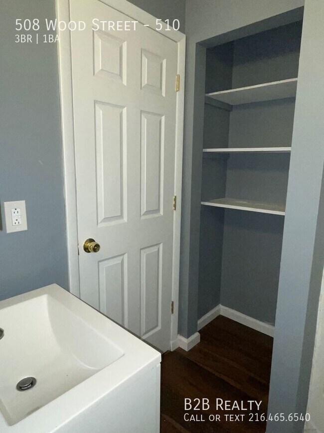 Building Photo - "Discover Your Perfect Sanctuary: Spacious...