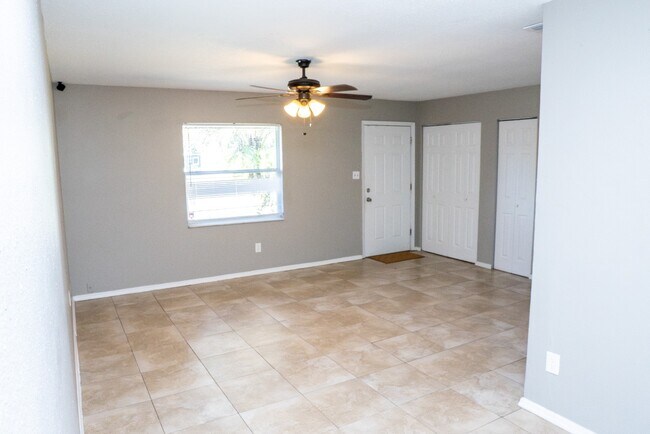 Foto del edificio - 1483 Elderton Dr