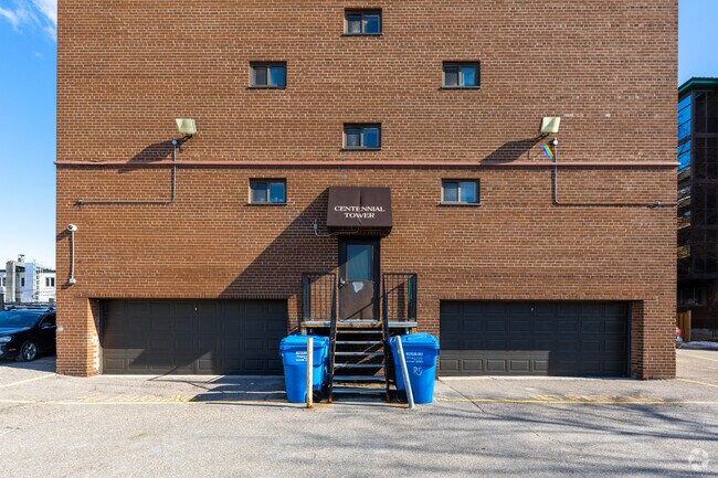 Photo du bâtiment - 190 Queen Street South