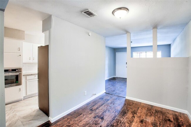 Building Photo - 11210 Cheeves Dr
