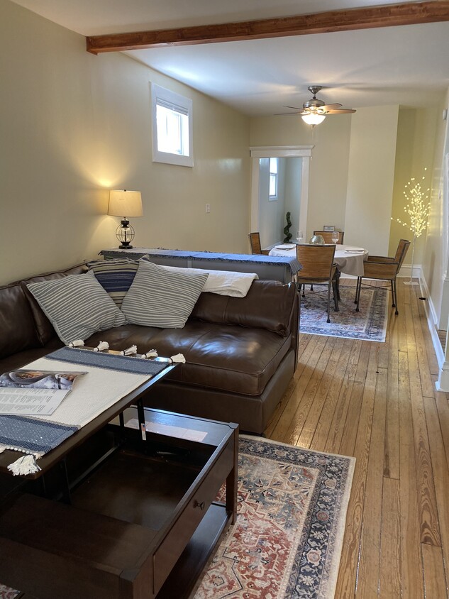 Charming, recently renovated, duplex located conveniently in Schumacher Place - 511 E Beck St