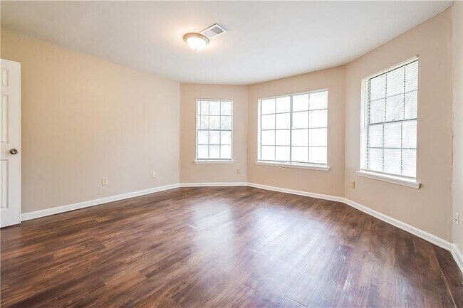 Building Photo - 5409 Forest E Ln