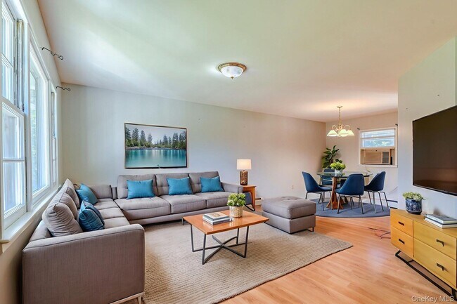Foto del edificio - 11 Hudson Bluff Dr