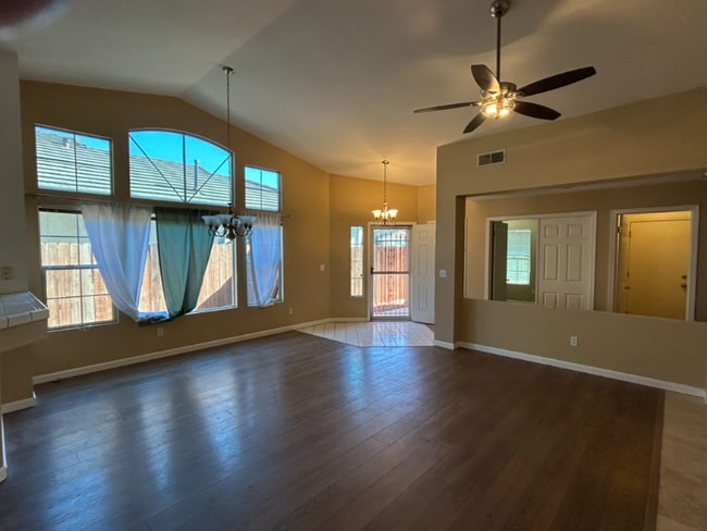 Building Photo - 8464 Banyon Tree Ct